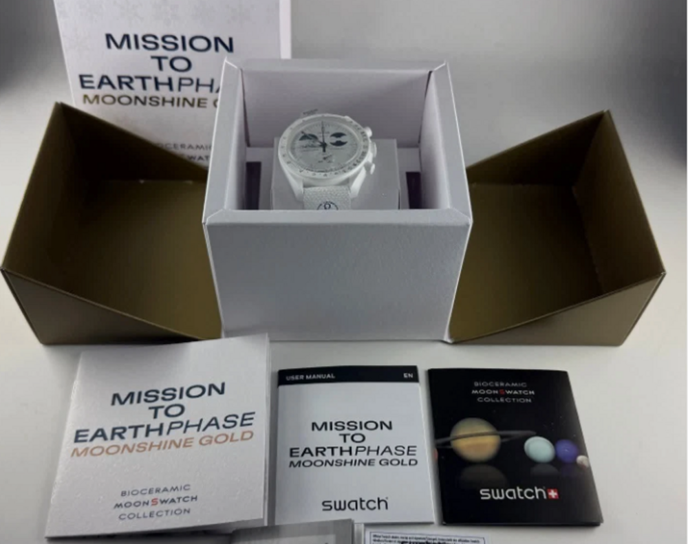 Swatch x Omega MISSION TO EARTHPHASE MOONSHINE GOLD Snoopy Moon MSO33W701L
